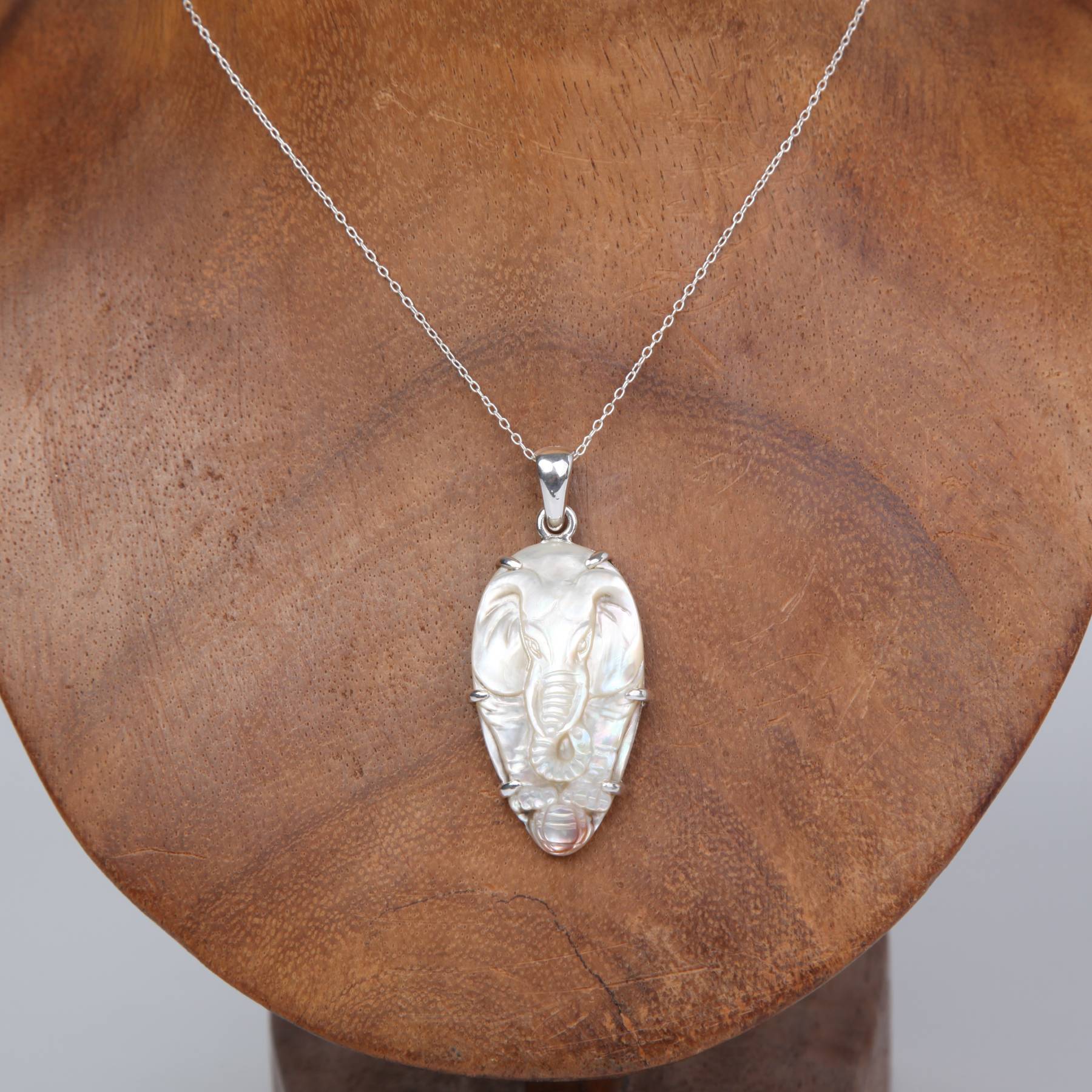 Sterling Silver Pendant with Mother of Pearl (Elephant Large)