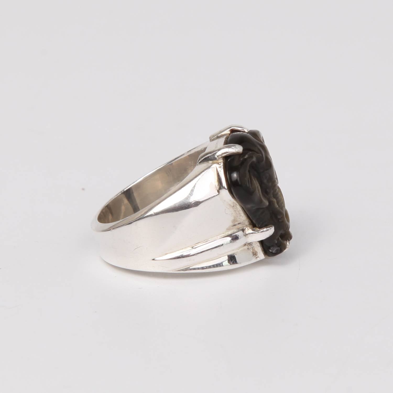Sterling Silver Ring with Obsidian (Elephant curved)