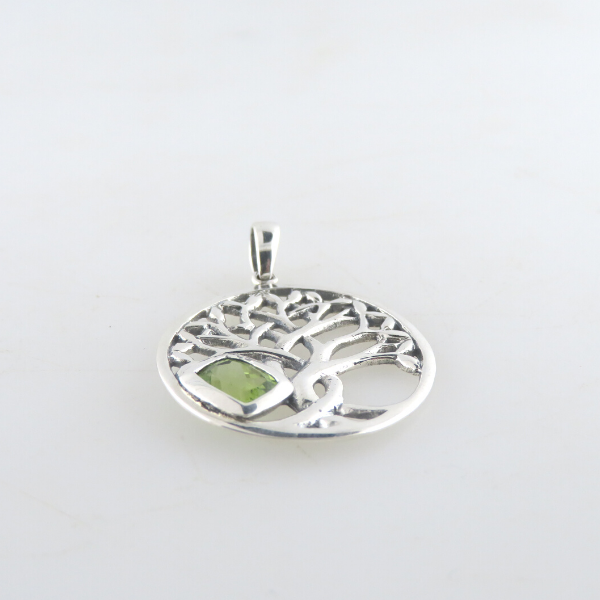 Sterling Silver Pendant with Peridot