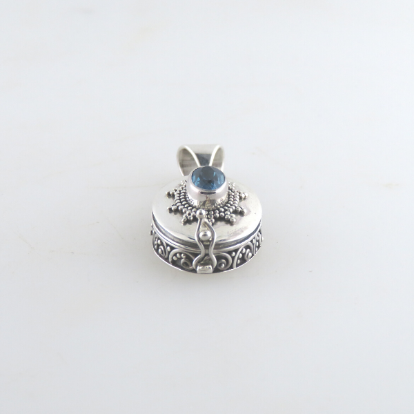 Sterling Silver Pendant with Blue Topaz