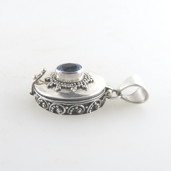 Sterling Silver Pendant with Blue Topaz