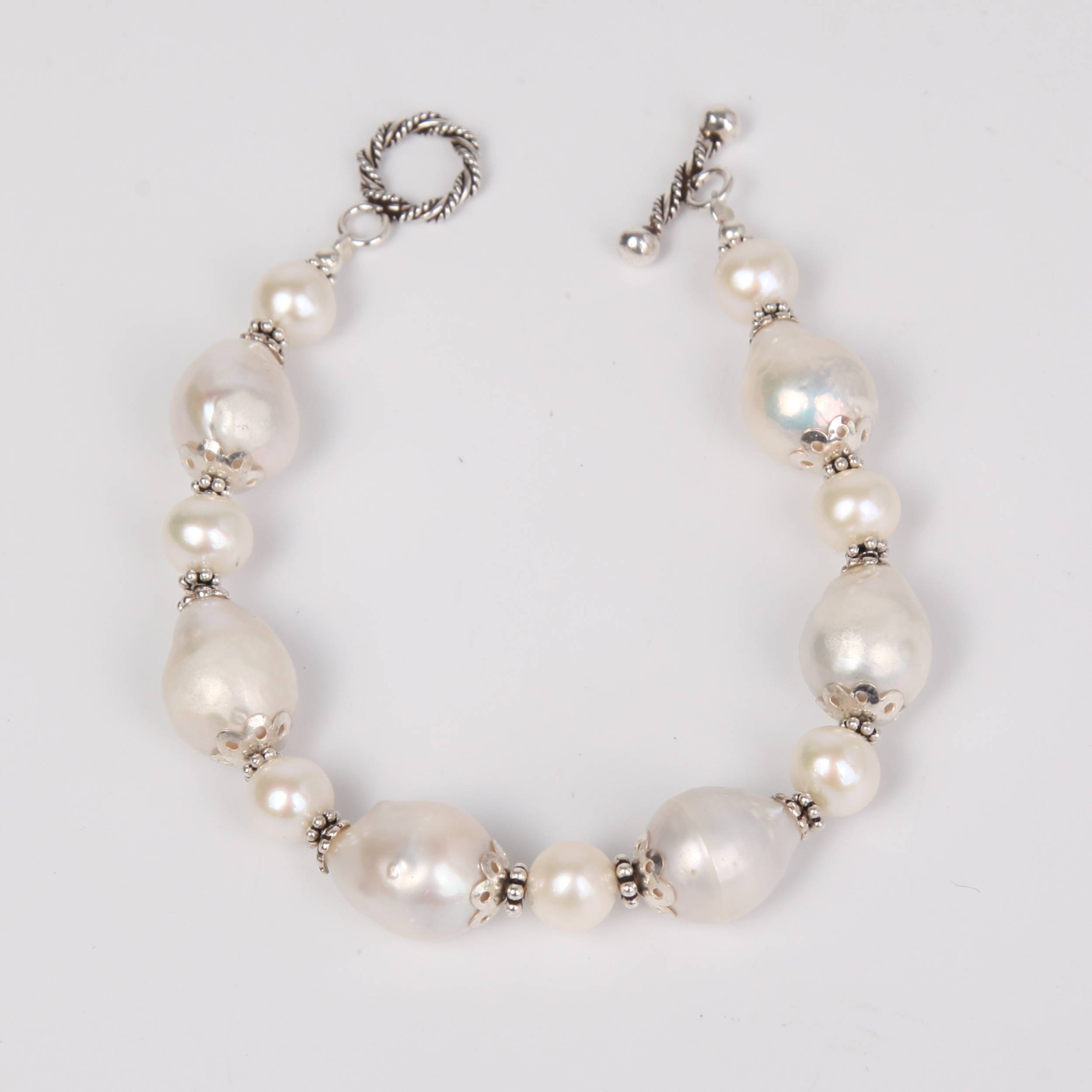 Detailed Fresh Water Pearls Bracelet with Sterling Silver